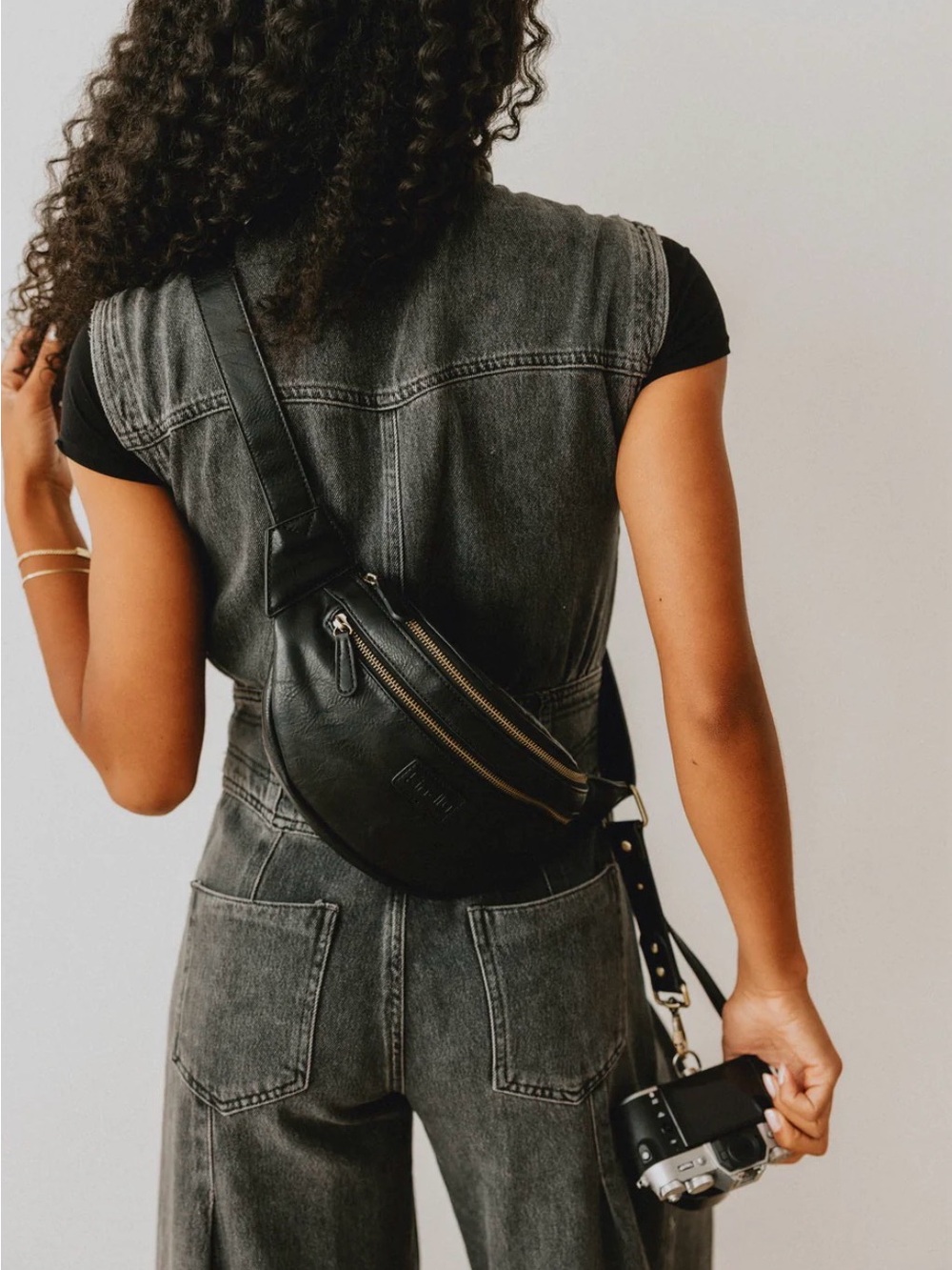 Kindly Camera Bags - The Photographers Fanny Pack Camera Harness - Black - Picture 2 of 11